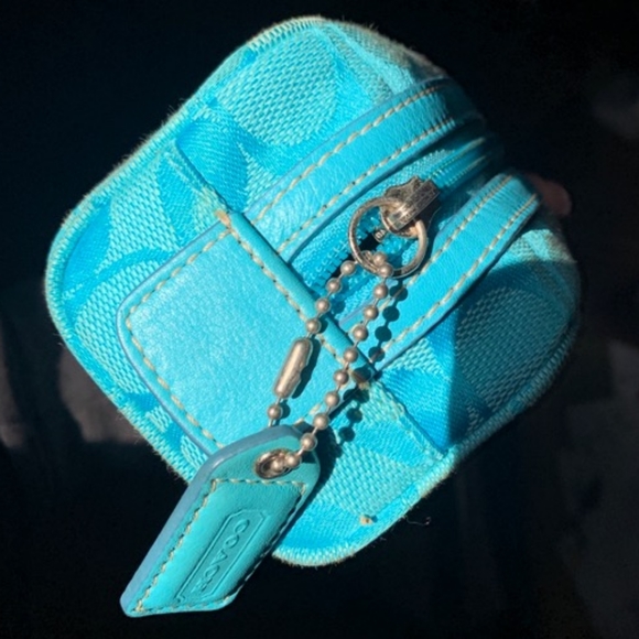 Coach cosmetic bag - Picture 2 of 5